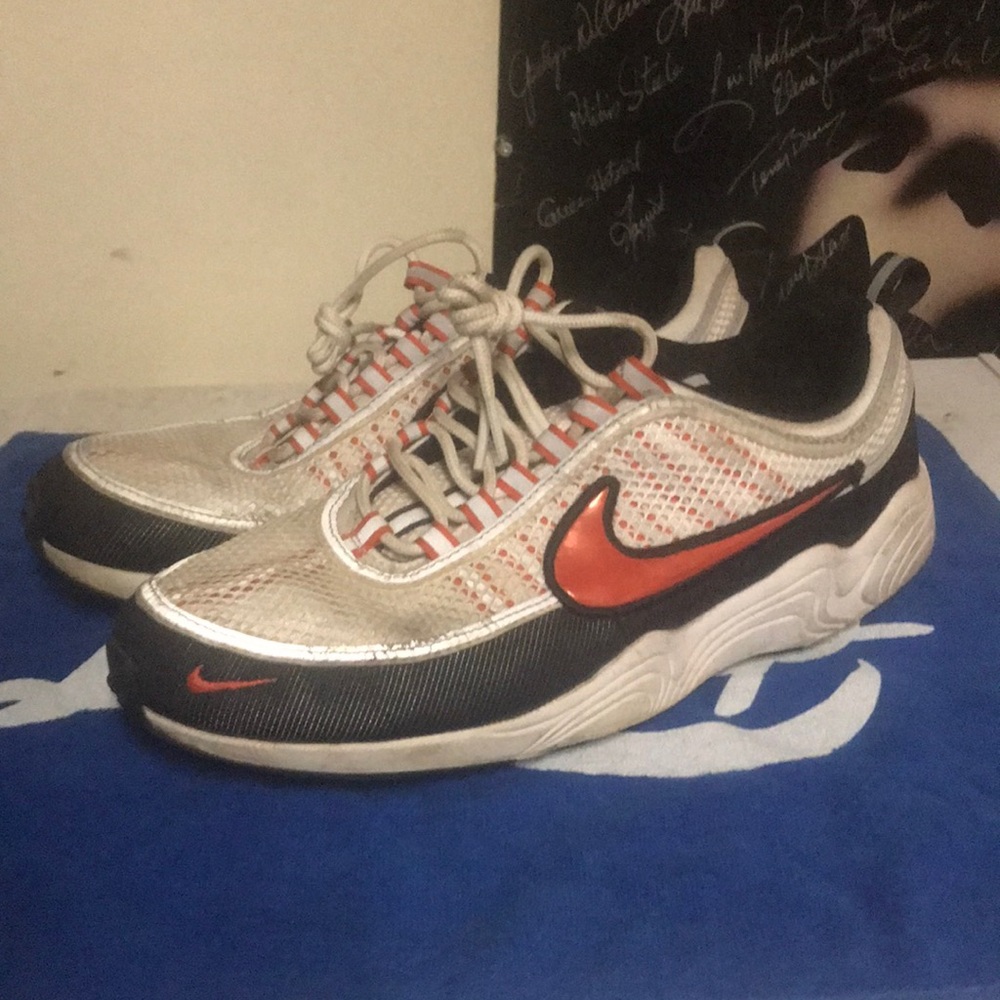 I’m selling a pair of Nike air zooms in good condition